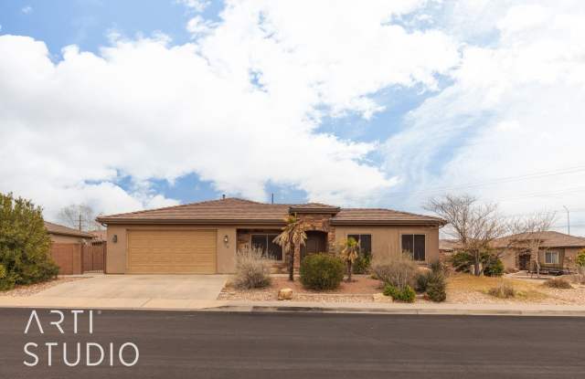 Nice 3 bedroom 2 bath house in Riverside Heights - 74 North 2890 East, St. George, UT 84790