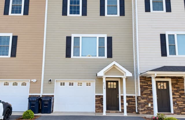 Townhouse for Rent in Crescent Ridge Gallery 1