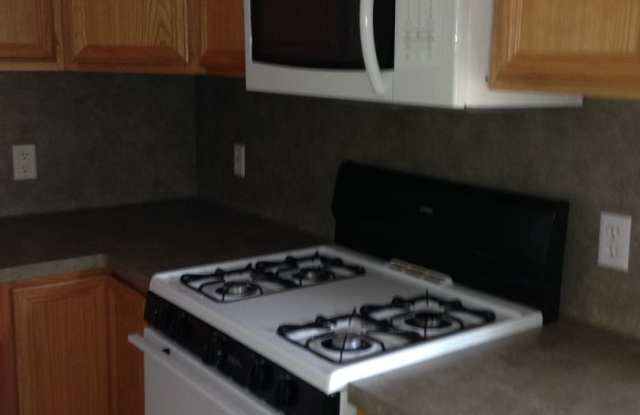 THREE BEDROOMS TWO BATHS, FENCED BACKYARD, ON SHUTTLE ROUTE - 2429 Pintail Loop, College Station, TX 77845