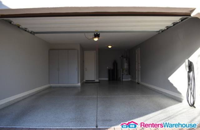 2910 E Minnezona Avenue Gallery 2
