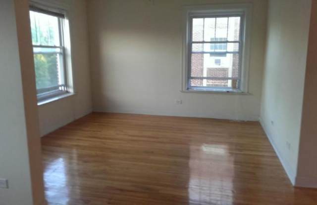 2000 W Foster Ave photos photos