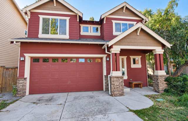 Spacious 3-Bedroom Bend Home with Two Offices, Bonus Room & Fenced Backyard! Gallery 1