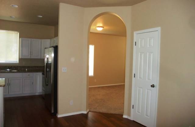 North Albany - Very Clean 5 Bedroom 2 1/2 Bath Home with A/C & Fenced Backyard Gallery 4