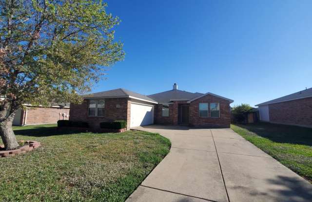 Adorable Royse City home with large backyard! Gallery 3