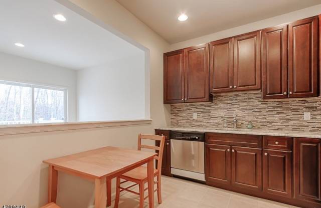 17 Decroce Ct Gallery 3