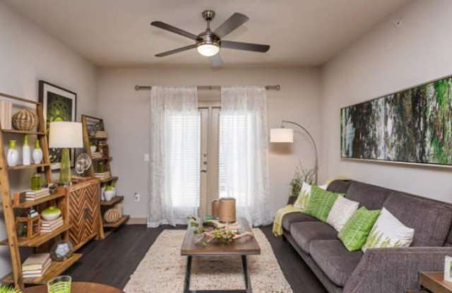1842 E Sonterra Blvd Gallery 1