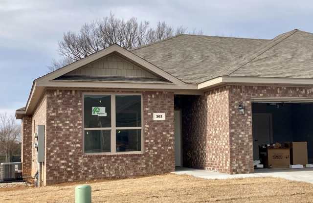 ***1/2 OF FIRST MONTH FREE IF YOU MOVE IN BEFORE 10/1*** photos photos