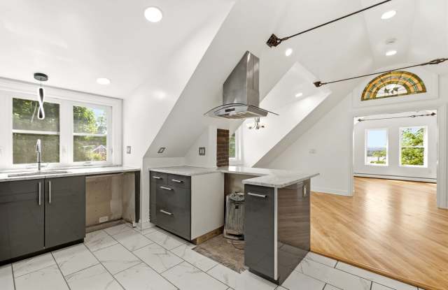 481 Danforth Street - 3 Gallery 3