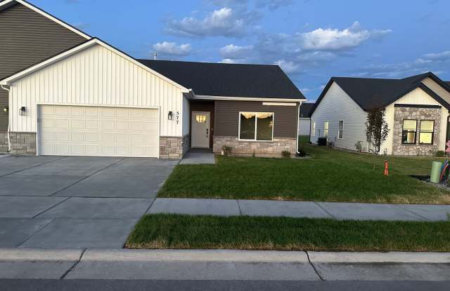 BEAUTIFUL 3 Bed 2 Bath Twin home in Sugar city! photos photos