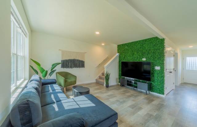 Move-in Ready, Fully Furnished! Gallery 4