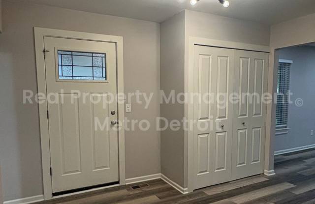 Spacious 4-Bedroom Home in Farmington, Michigan Gallery 4