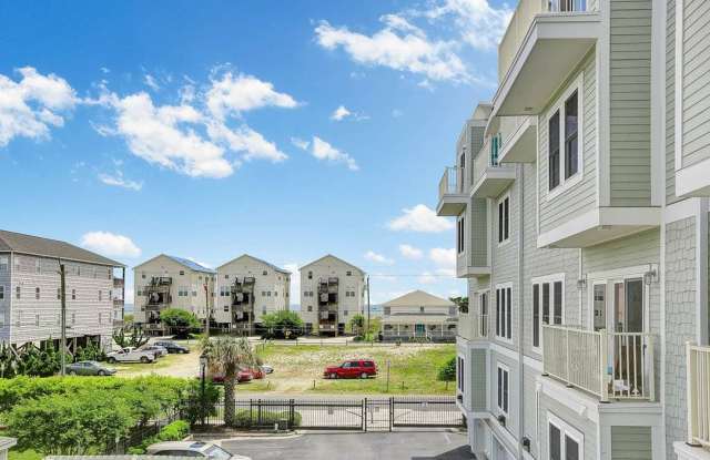 (C004) 305 S. Lake Park Blvd. Unit 106 Carolina Beach, NC 28428 Gallery 4