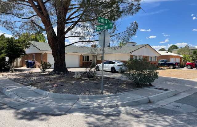 Open floorplan/Huge yard/Lots of Storage/Fireplace photos photos