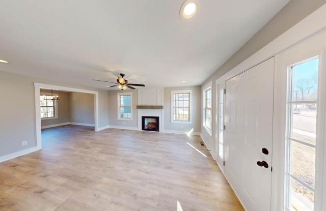 Beautifully Upgraded Home with Large Eat-In Kitchen And Spacious Primary Suite Gallery 3