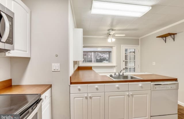 3503 E W Gallery 3