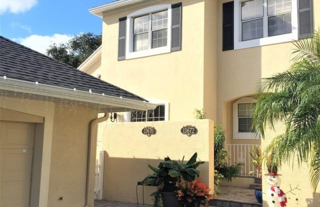 13670 Lake Point Dr S - 13670 Lake Point Dr S, Feather Sound, FL 33762