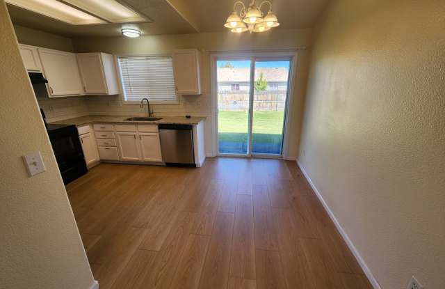 3 Bedroom 2 Bath Home in a Great Location! Gallery 3