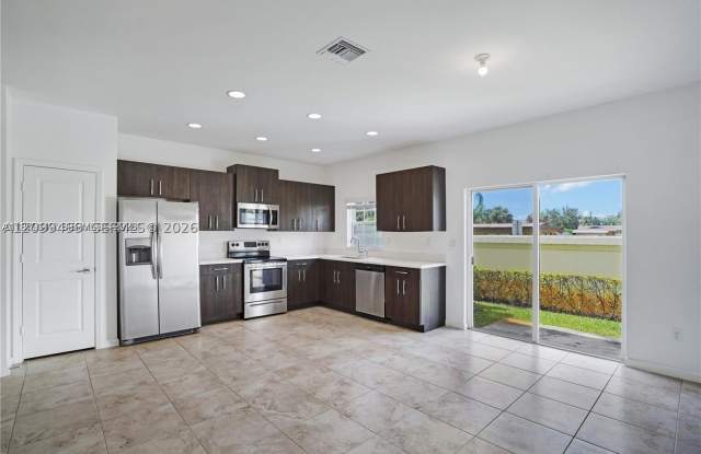 1121 NW 41st Ln Gallery 2