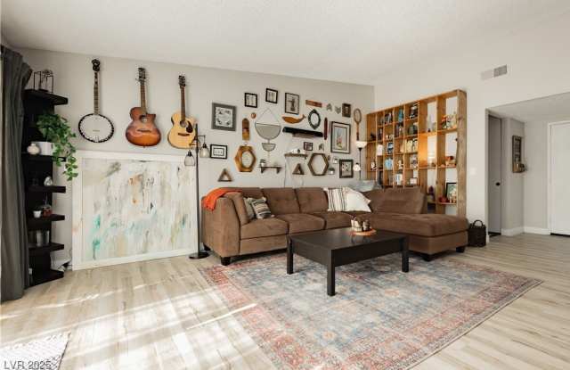 5235 Sunnywood Drive photos photos