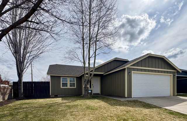 Great Location! 3 Bedroom Home in SW Bend! photos photos