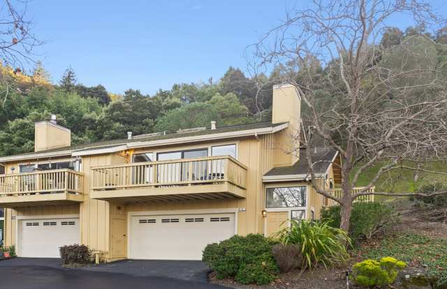 Tastefully Remodeled Two Bed, Two Bath End Unit Townhome in Corte Madera For Rent! - 15 Laurel Drive, Corte Madera, CA 94925