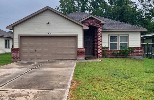 5605 Howell St - 5605 Howell Street, Houston, TX 77032