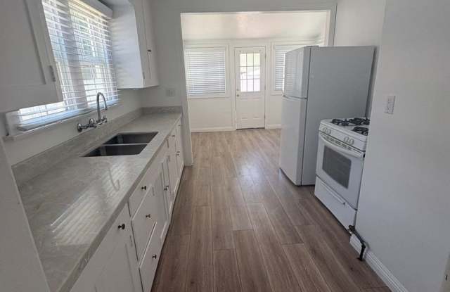 Charming Updated 2 Bedroom  Home in a Desirable  Redlands  Neighborhood Gallery 3