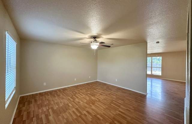 Price Drop + 2 Weeks Free Rent!  Pets Accepted! Gallery 3