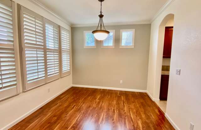 CLEAN AND SPACIOUS 4 BED, 2.5 BATH WITH COVERED BACK PATIO AND LUSH LANDSCAPING IN WESTLAKE COMMUNITY Gallery 3
