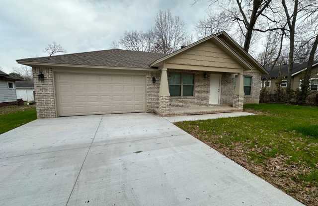 Come look at this beautiful 3-bedrom 2-bath new construction home. photos photos