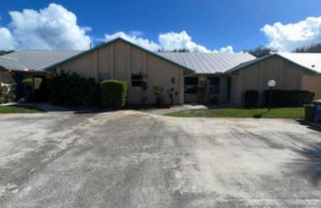 8917 Southeast Hobe Ridge Avenue - 8917 Southeast Hobe Ridge Avenue, Hobe Sound, FL 33455