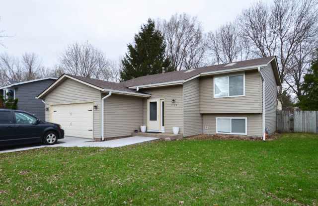 Beautiful 3-bed 2-Bath Home in Brooklyn Park! photos photos Beautiful 3-bed 2-Bath Home in Brooklyn Park! photos photos