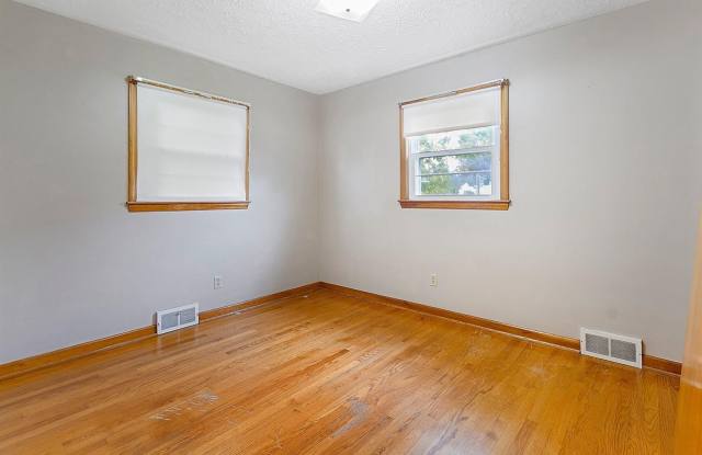 Brick Ranch with Basement in Christiansburg Gallery 3