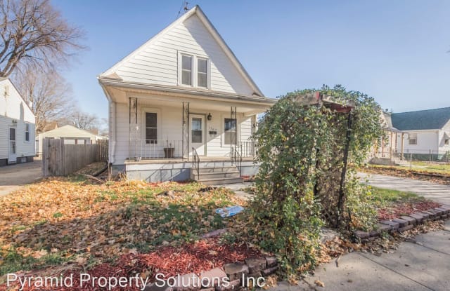 3303 E 7th St - 3303 East 7th Street, Des Moines, IA 50316