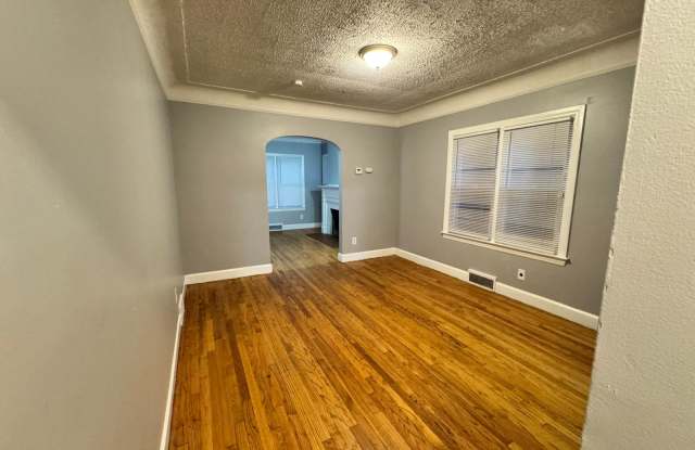 9131 Manor Gallery 4