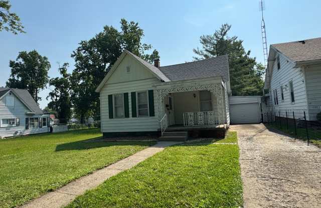 Cozy Comfort: 2 Bed, 1 Bath Home with Spacious Fenced Backyard photos photos