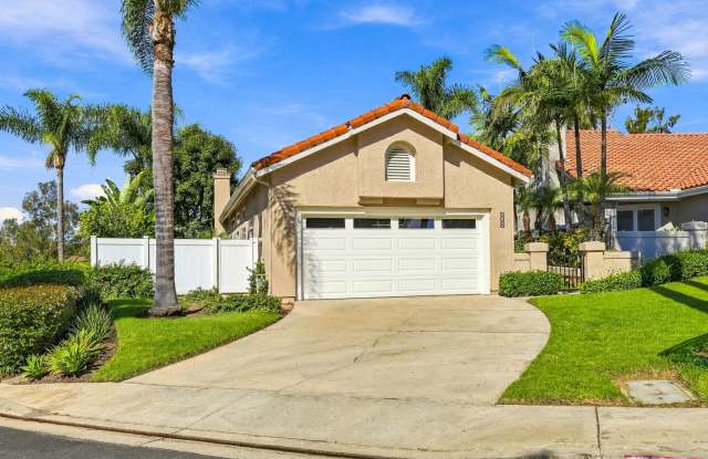 Golf Course View 2 bd with bonus room Gallery 1