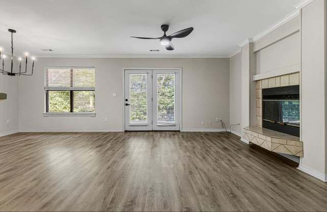 Charming 3 bedroom 2 bath townhome in Fayetteville! Gallery 4