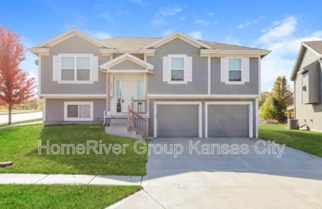 200 Elissa Dr - 200 Elissa Drive, Raymore, MO 64083