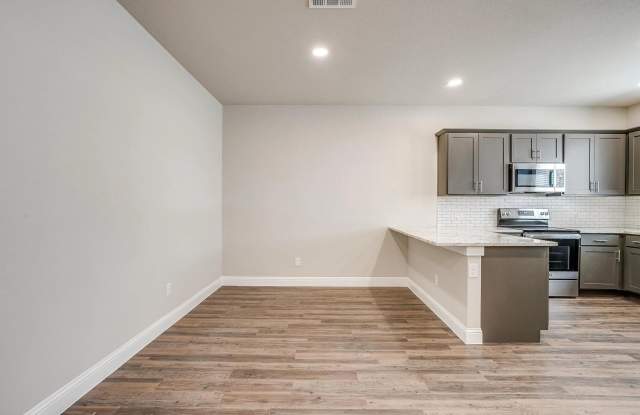 Stone Lake Townhomes Gallery 4