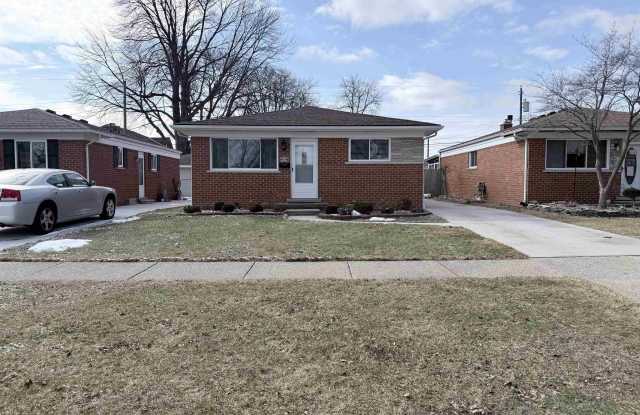 22032 Downing photos photos