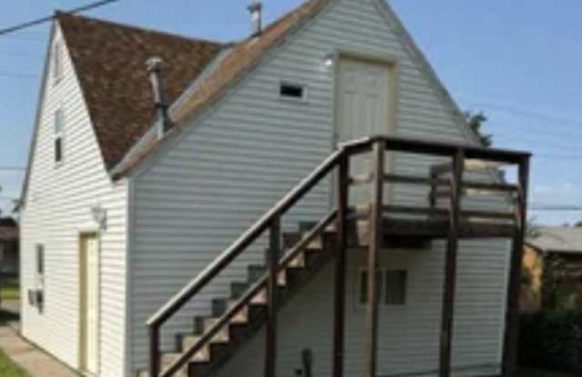 207 E 15th St photos photos