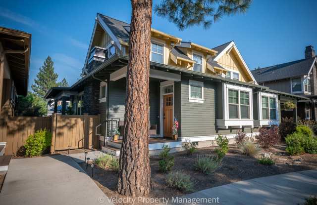 Beautiful NW Crossing Townhome with Main-Level Primary Suite! Gallery 1