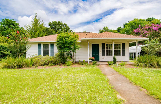 Close to UWF! photos photos