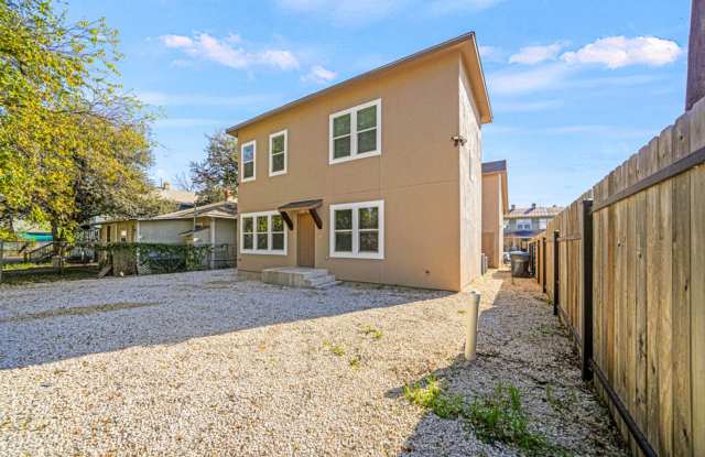 619 E Woodlawn photos photos