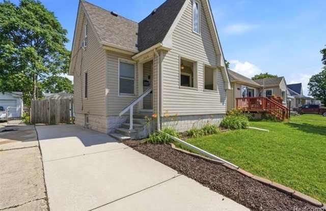 735 E Maxlow Avenue photos photos