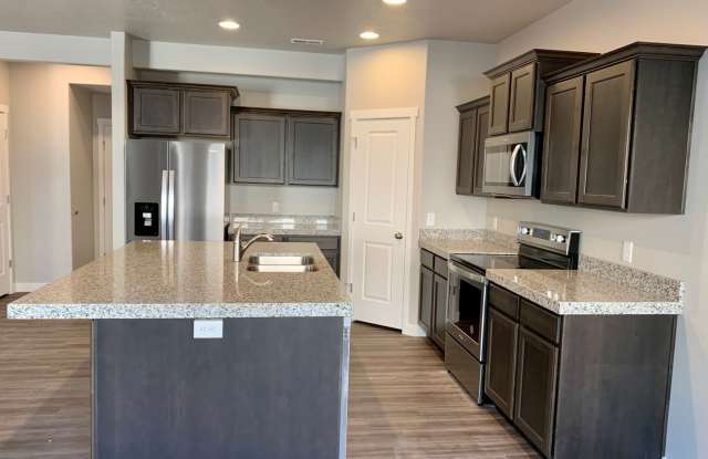 Space to Work & Live | Modern 4 Bed/2.5 Bath in NSL Cul-de-Sac Gallery 4