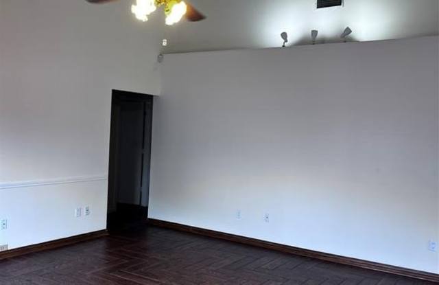 2201 Woodland Oaks Drive Gallery 4