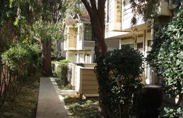 11350 Foothill Blvd #4 - 11350 Foothill Boulevard, Los Angeles, CA 91342