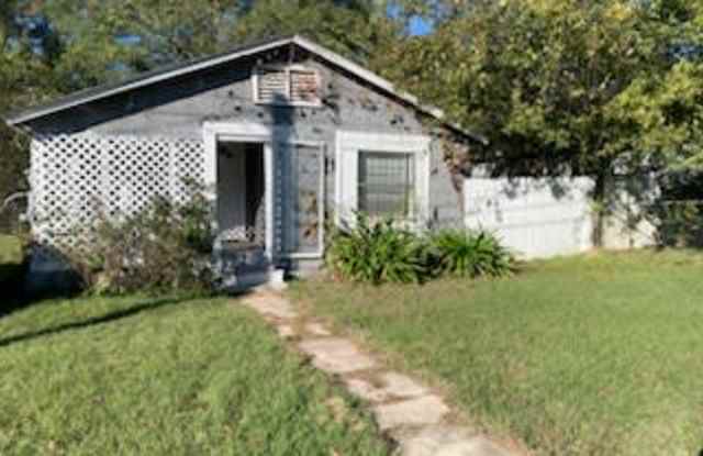 1809 Nowlin St Gallery 1
